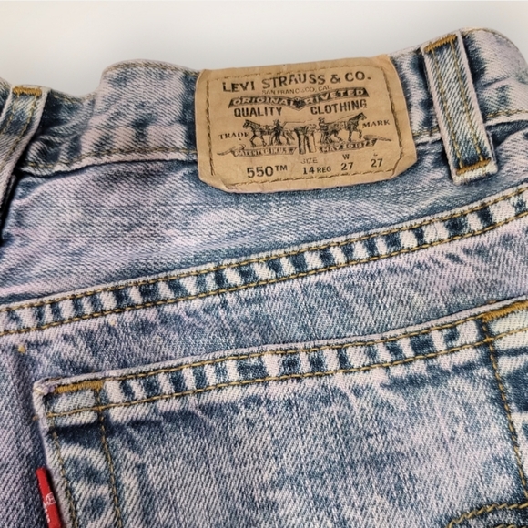 Urban Outfitters LEVI 550 DENIM SHORTS CUTOFF ZIP PASTEL PURPLE RIPS FRINGE - Picture 3 of 3